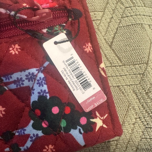 Vera Bradley Essential Small Cotton Wallet in "Holiday Hounds" new with tags - Picture 3 of 4